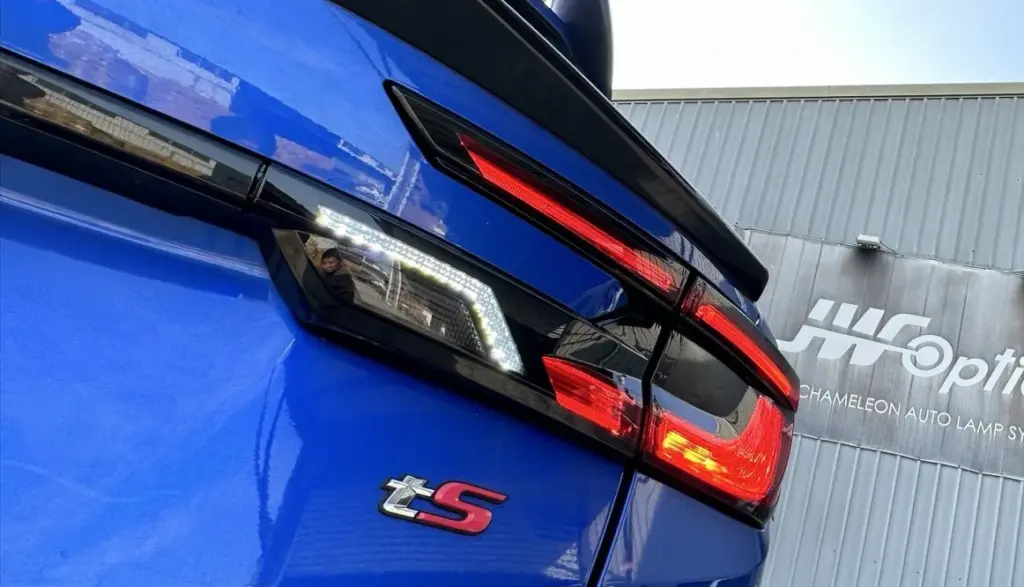 SUBARU WRX tS LED 尾燈與貫穿光條